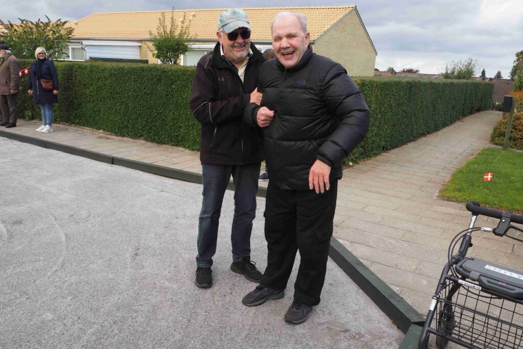 To beboere p&aring; petanquebanen